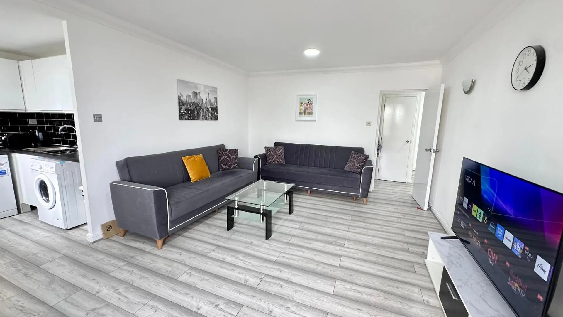 Amazing Riverview 3Bedrooms, 2Bathrooms, Balcony, Parking Londyn Apartament