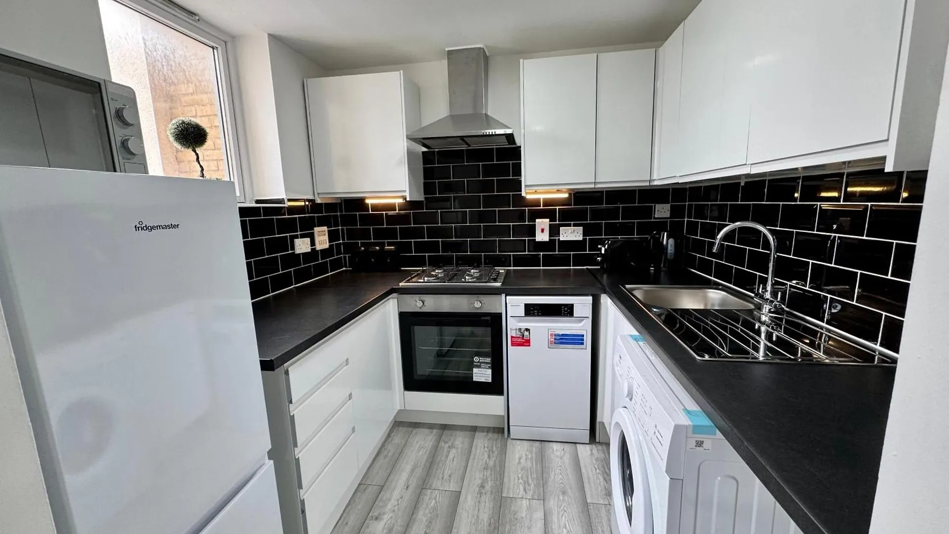 Amazing Riverview 3Bedrooms, 2Bathrooms, Balcony, Parking London 0*,  United Kingdom