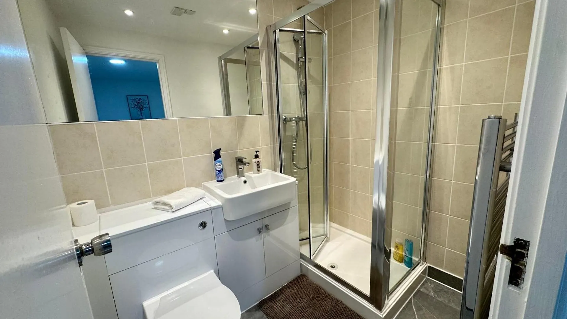 Amazing Riverview 3Bedrooms, 2Bathrooms, Balcony, Parking London 0*,  United Kingdom
