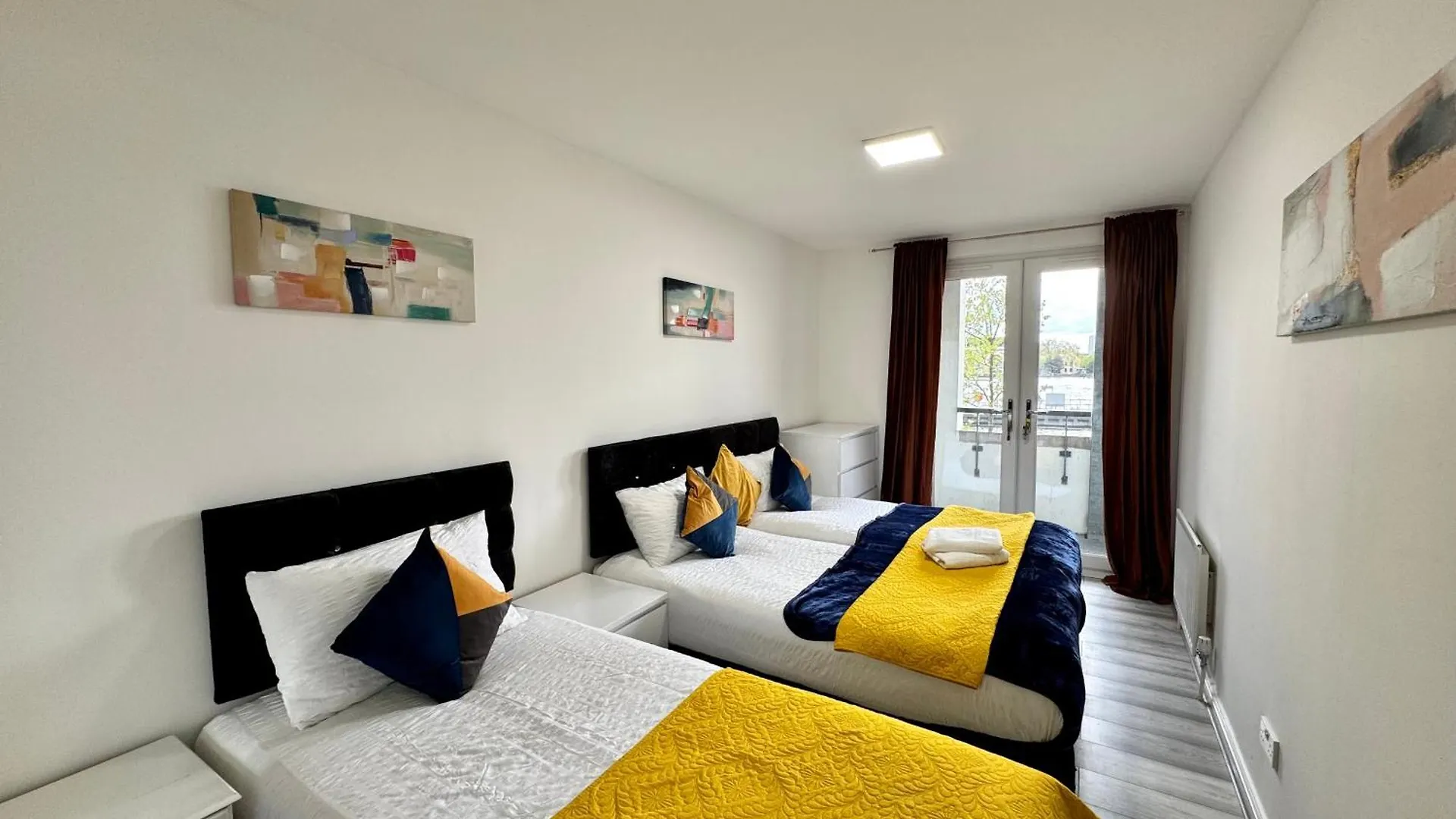 Apartment Amazing Riverview 3Bedrooms, 2Bathrooms, Balcony, Parking London